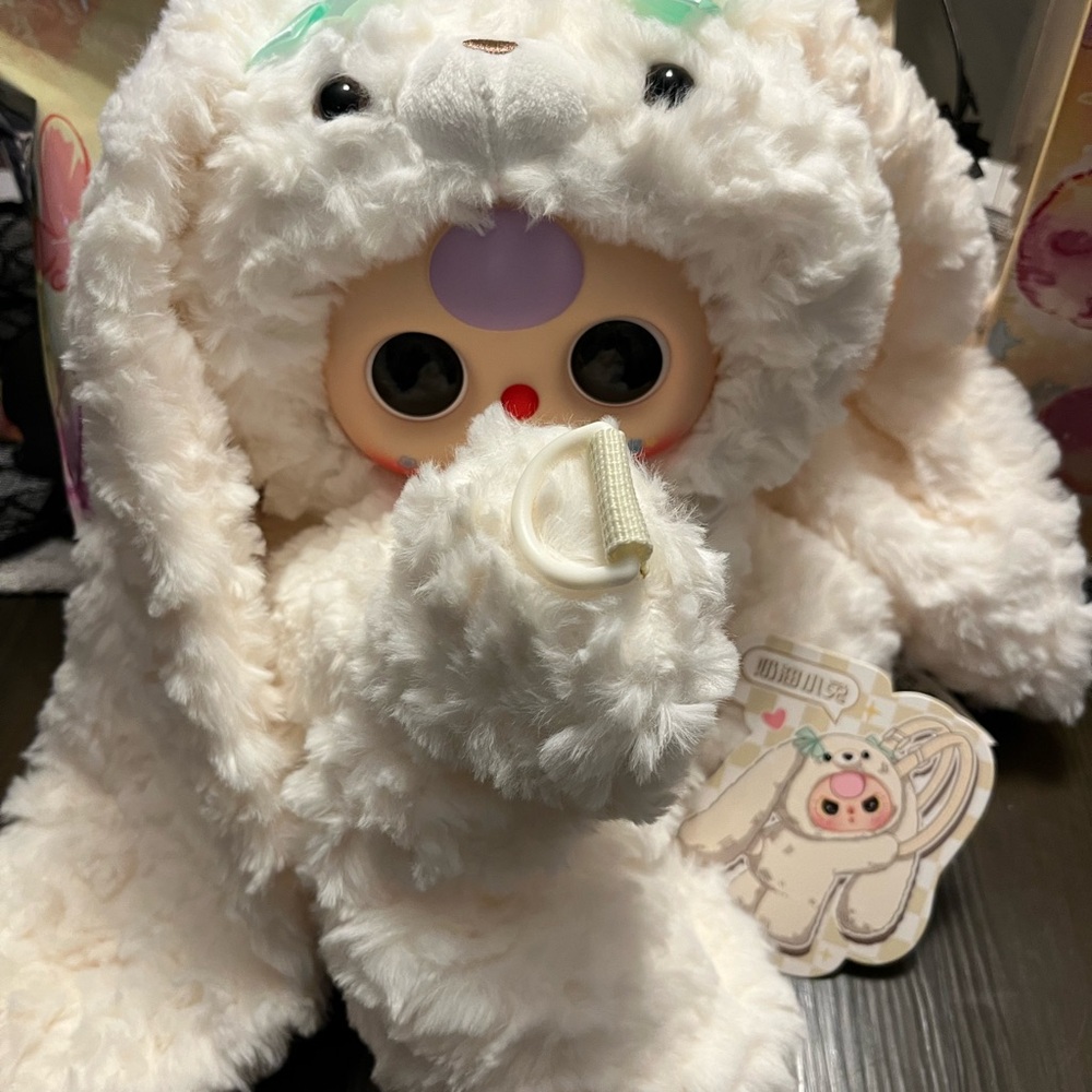 400% Baby Three Plush Toy is a 400% huggable backpack - Picture 3 of 13
